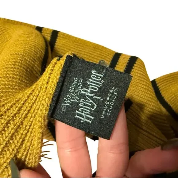 HARRY POTTER Hufflepuff Scarf | Yellow and Black Stripes | Universal Studios - Picture 2 of 3